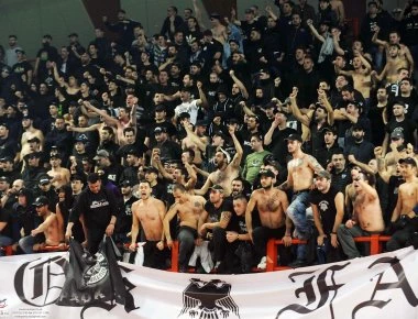 Οπαδοί του ΠΑΟΚ οργάνωσαν... κηδεία στον Άρη (βιντεο)